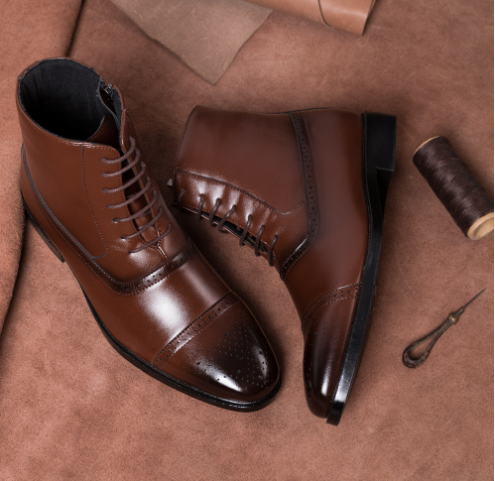 Men's Low Lace-Up Boots with Stitching Details